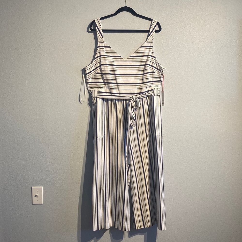 🆕 WT Elle Navy/Ivory belted Romper, wide leg